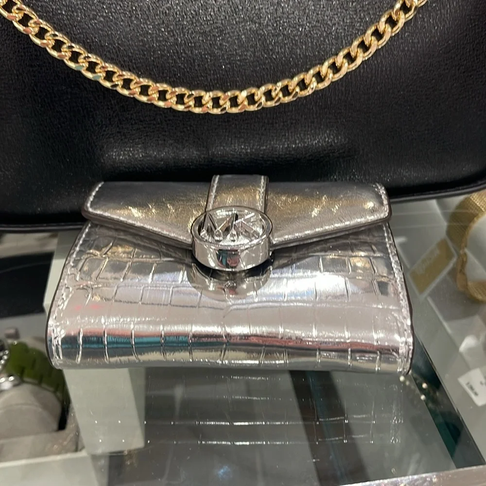 MICHAEL KORS CARMEN MEDIUM LOGO AND FAUX LEATHER WALLET SILVER NWT